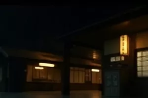 早班车前的三小时封面，破晓前站台上的候车人影